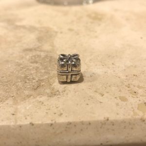 Pandora gift box charm